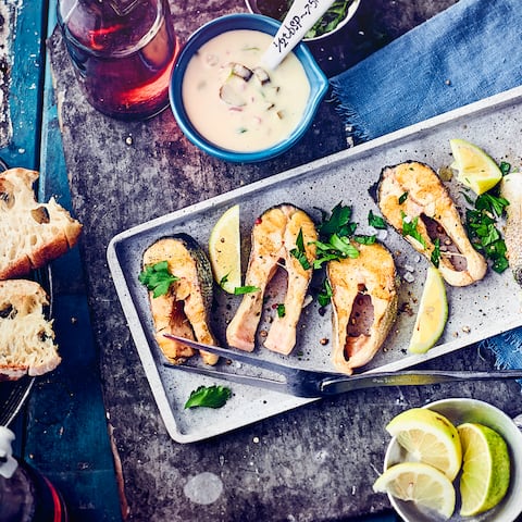 Es müssen nicht immer zur Würstchen uns Steaks auf dem Grill sein – Probieren Sie doch einmal unser Rezept für gegrillten Hecht mit selbstgemachter Limetten-Mayonnaise! 