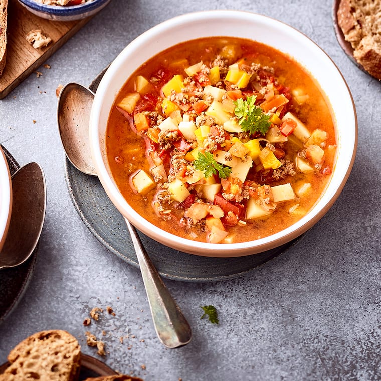 Gemüsesuppe mit Hackfleisch