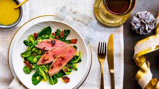 Geräucherte Entenbrust mit Feldsalat