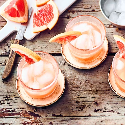 Sommerlich erfrischender Saft mit frisch ausgepressten Grapefruits und Litschisaft.