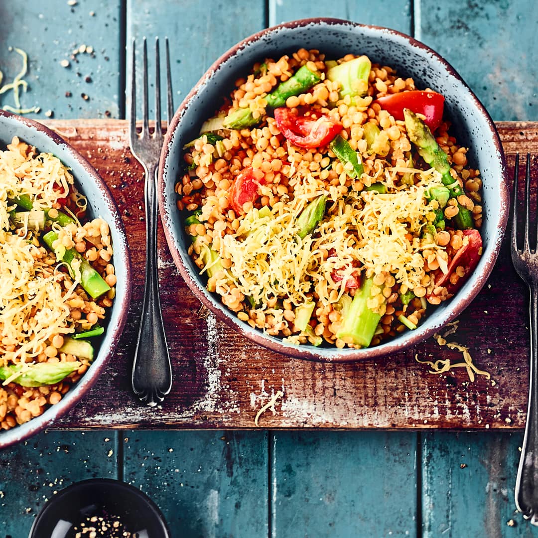 Grüner Spargel mit Linsen