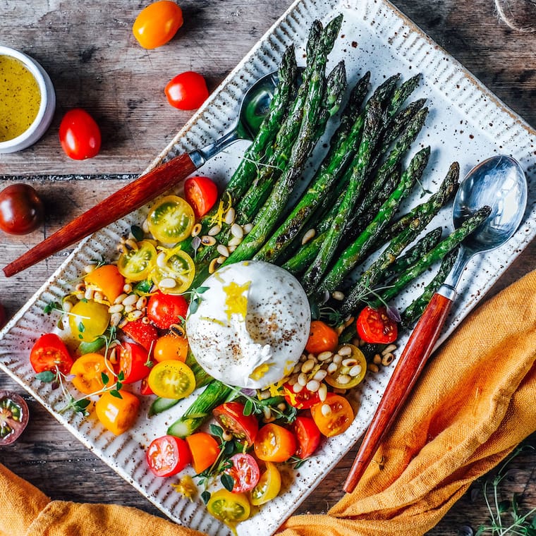 Grüner Spargel mit Zitronenburrata