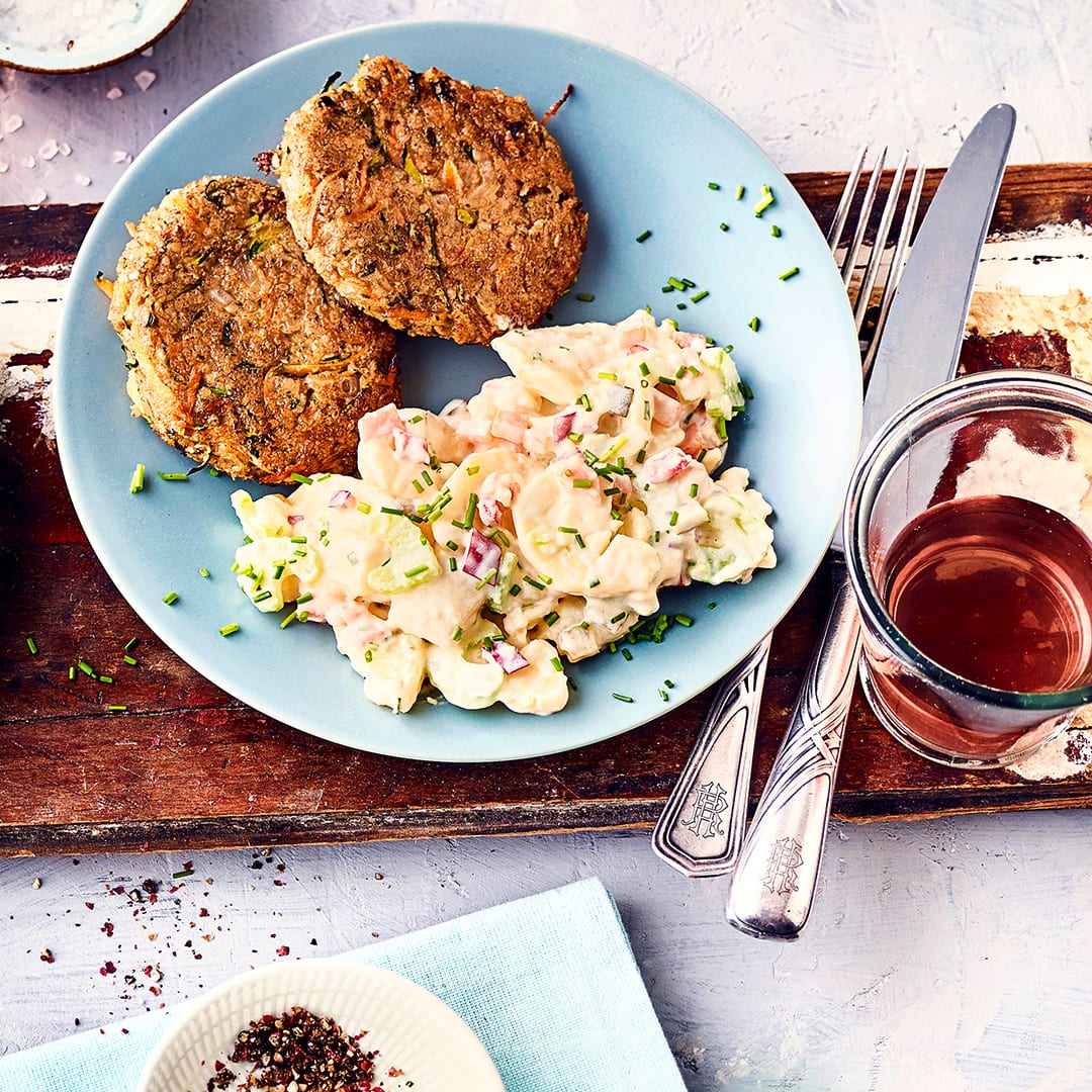 Grillspieß an Kartoffelsalat - Rezept | EDEKA