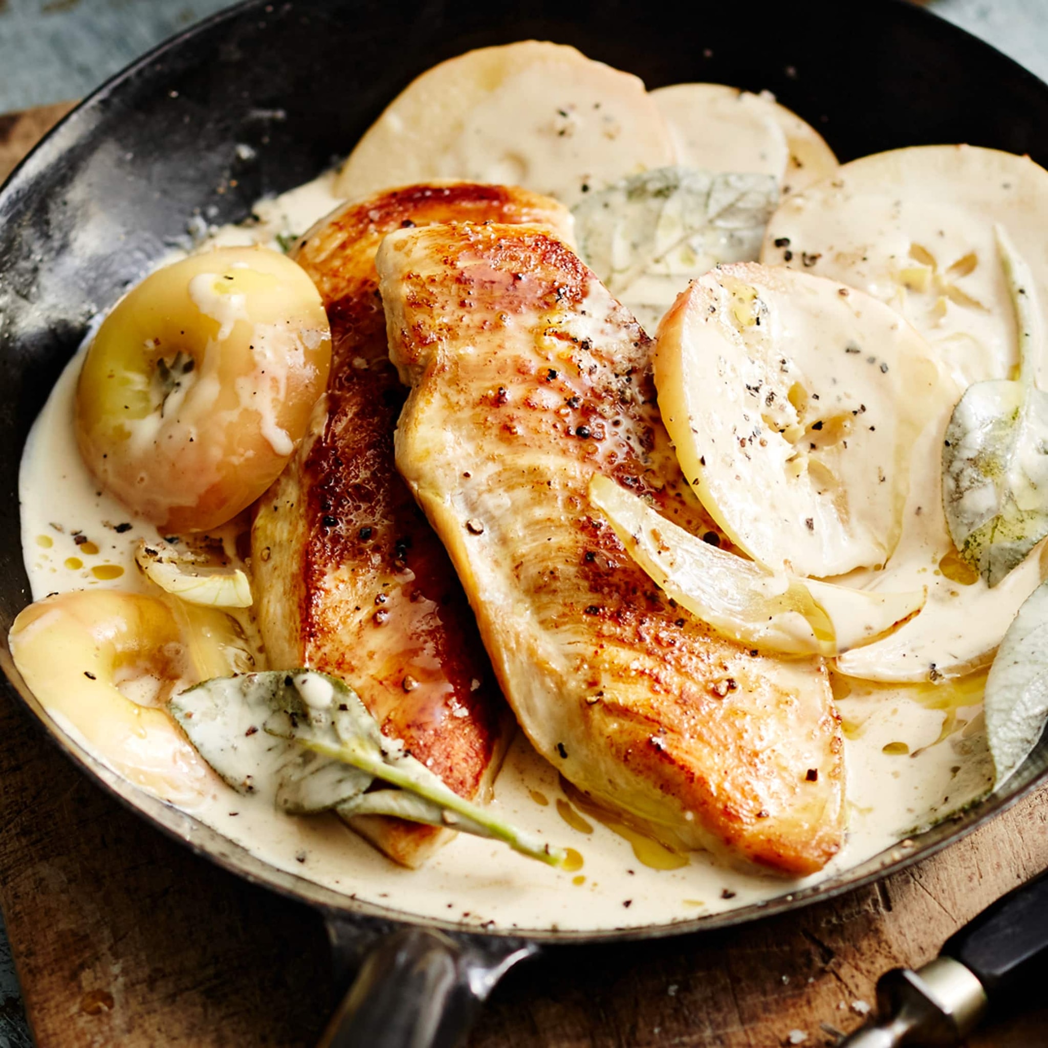 Hähnchen in Apfel-Sauce