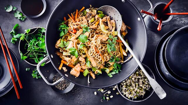 Hähnchen mit Mie Nudeln