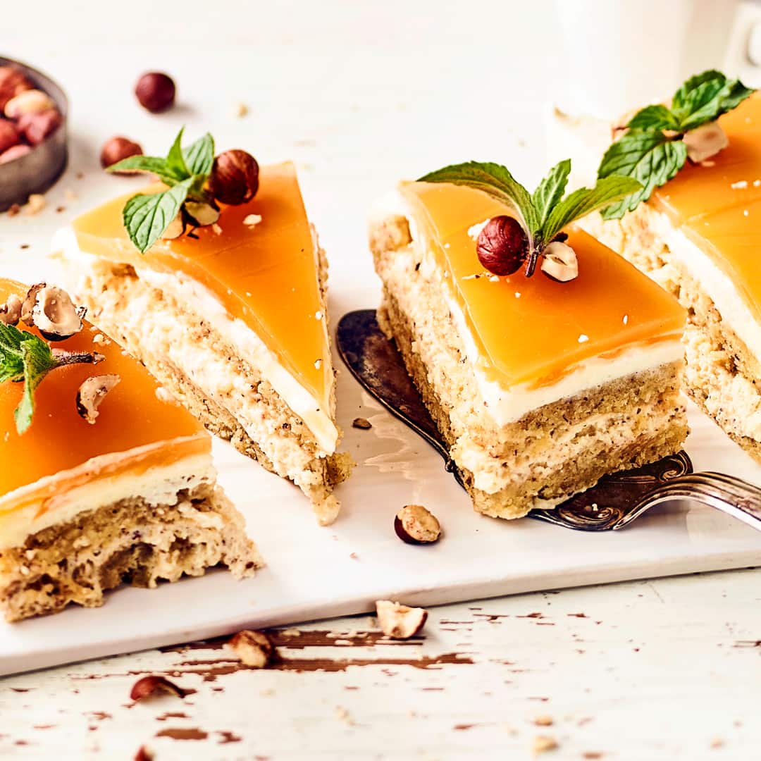 Haselnuss-Aprikosenschnitten - Rezept | EDEKA