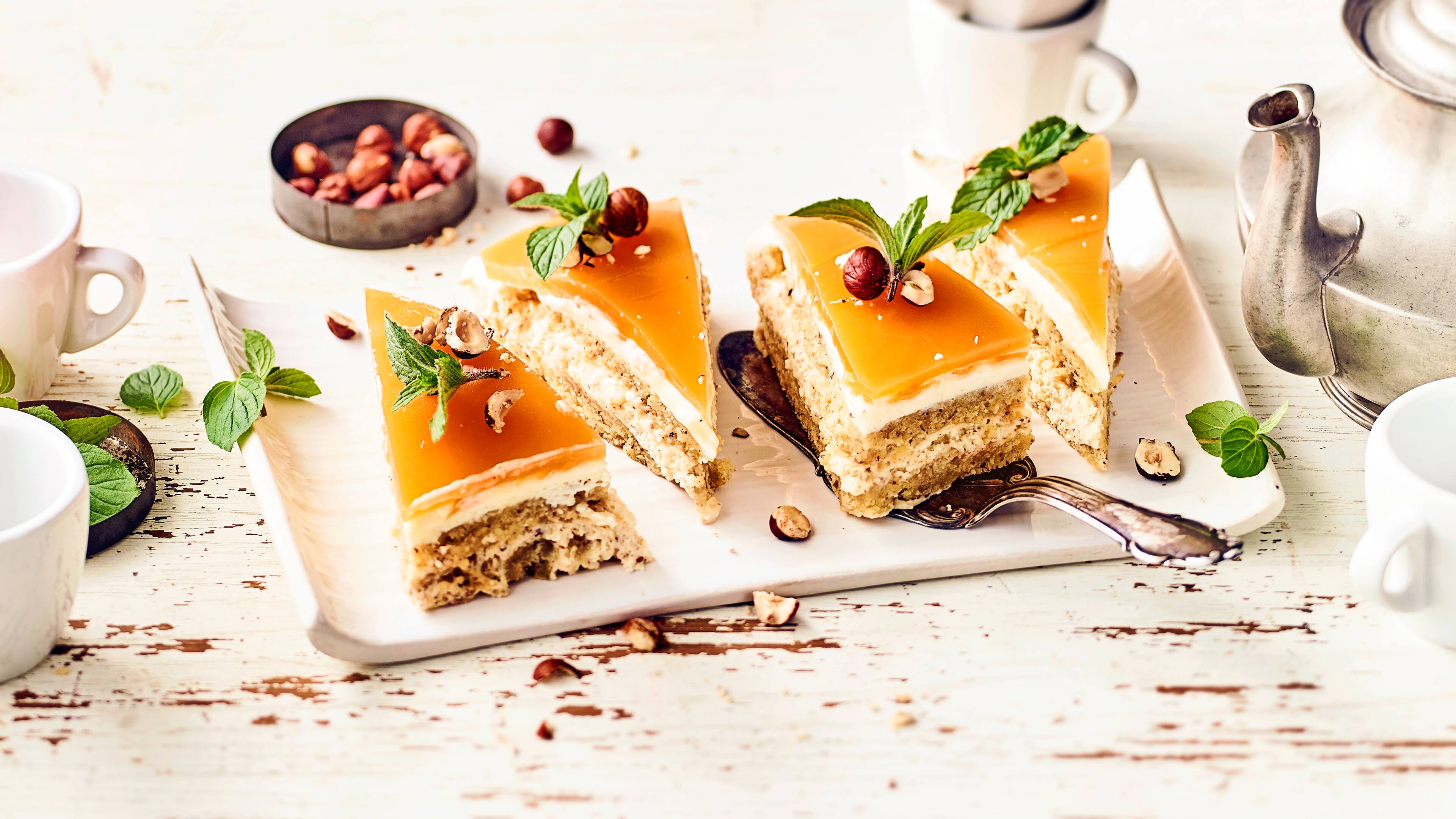 Haselnuss-Aprikosenschnitten - Rezept | EDEKA