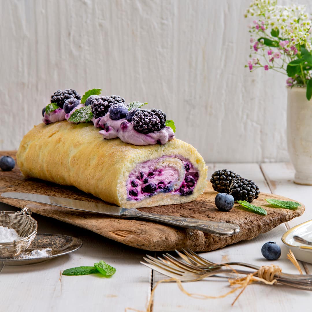 Heidelbeer-Biskuitrolle - Rezept | EDEKA