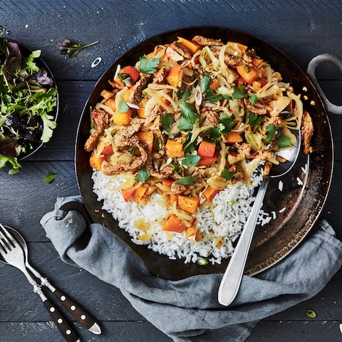 Mit unserem Kürbispfannen-Rezept ist es ein Leichtes, etwas Leckeres und zugleich Gesundes auf den Tisch zu bringen.