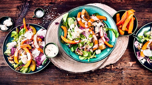 Herbstlicher Salat mit Käse