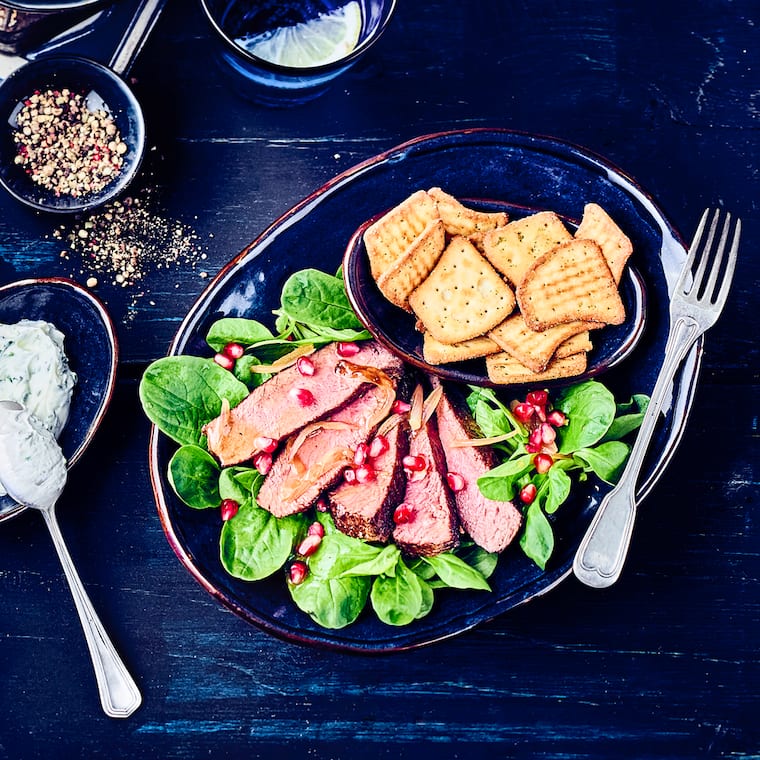 Hirschsteaks mit Feldsalat