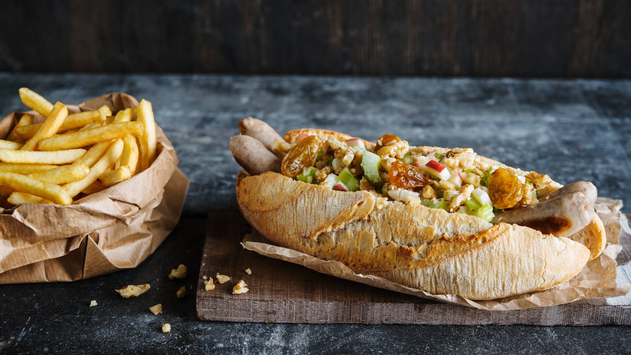 Hot Dog mit Waldorfsalat 