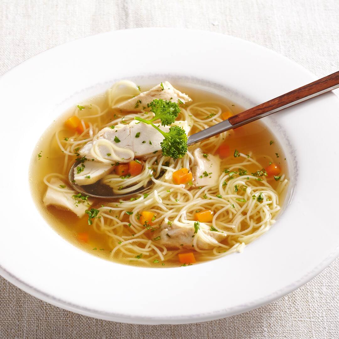 Hühnersuppe mit Nudeln