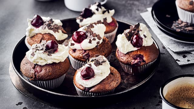 Muffins mit Kirschen