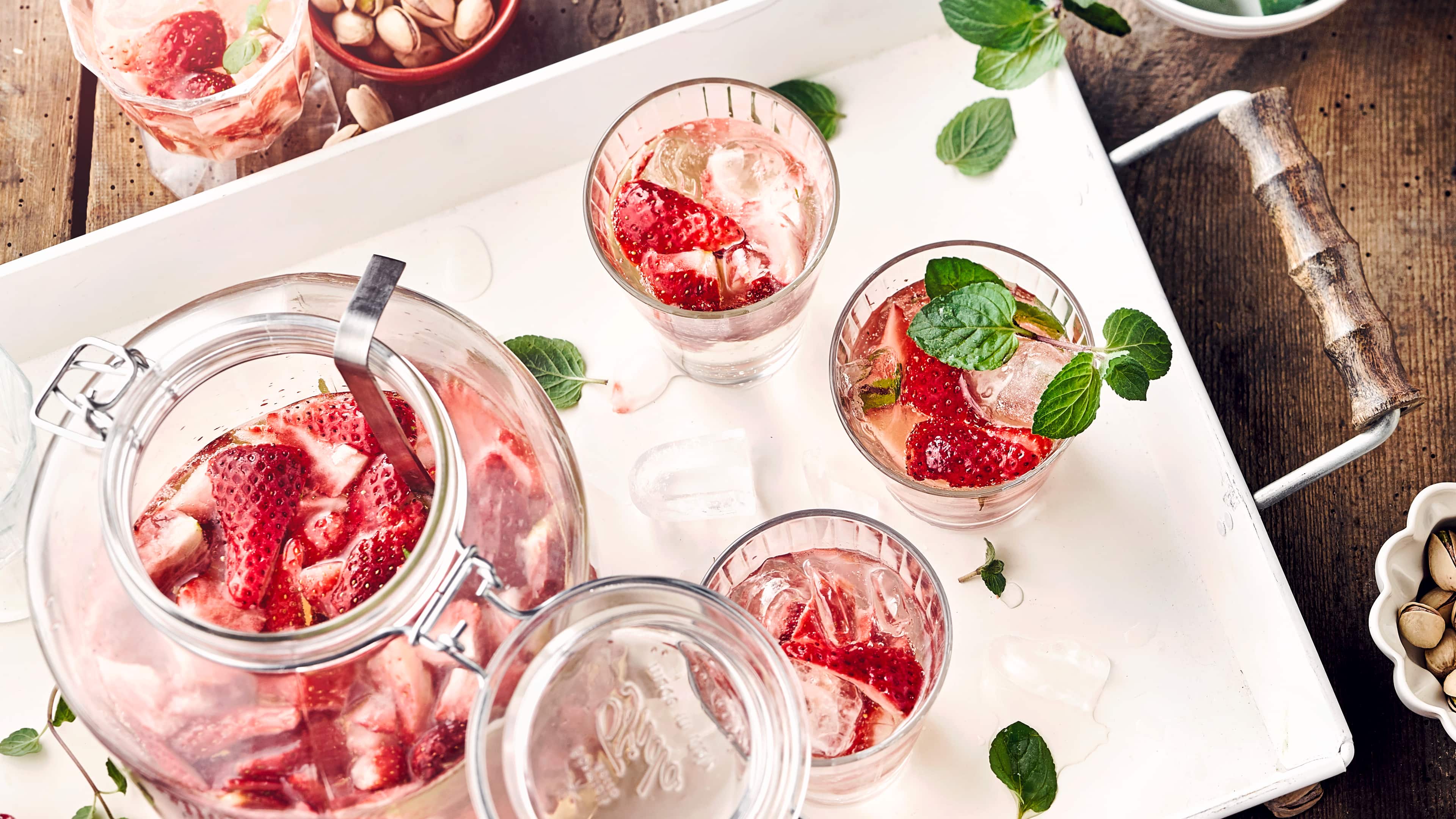 Maibowle mit Erdbeeren - Rezept | EDEKA