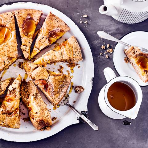 Gluten? Nicht zwingend Bestandteil eines saftigen, leckeren Kuchens. Bestes Beispiel: unser einfaches Buchweizenkuchen-Rezept mit Äpfeln. Probieren Sie es aus!