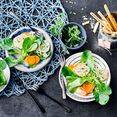 Jakobsmuscheln auf Salat