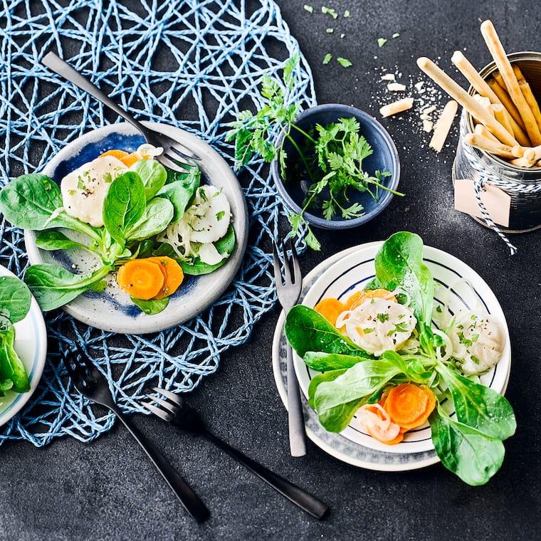 Jakobsmuscheln auf Salat