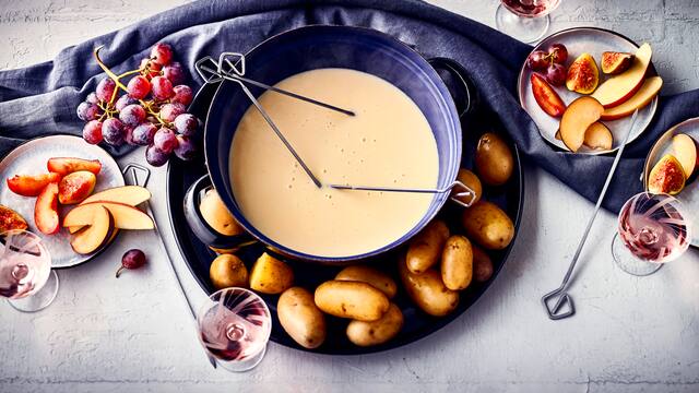 Käsefondue mit Früchten