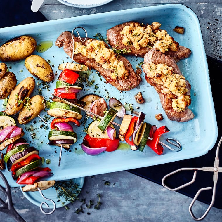 Kalbsrückensteaks mit Grillgemüse und Kartoffeln