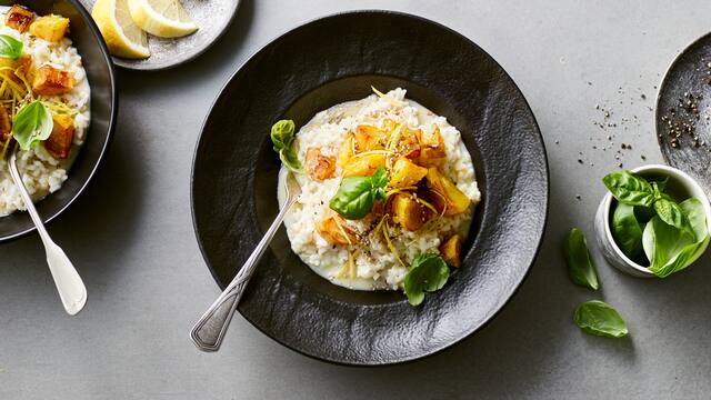 Karamellisierte Sesam-Kartoffeln auf Risotto 