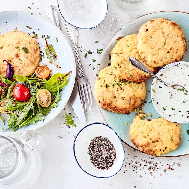 Kartoffel-Feta-Taler mit Dip