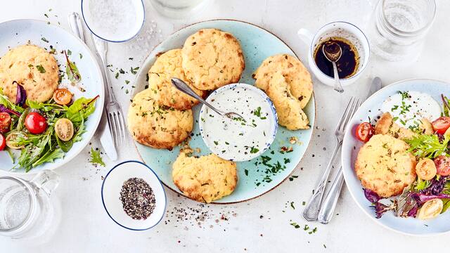 Kartoffel-Feta-Taler mit Dip