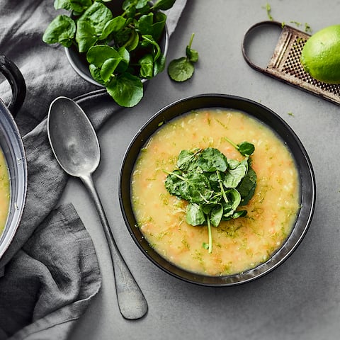 Peppen Sie einfache Gerichte mit Kresse auf – unser Kressesuppen-Rezept gibt Ihnen ein paar köstliche Anregungen mit Kartoffeln und Co.
