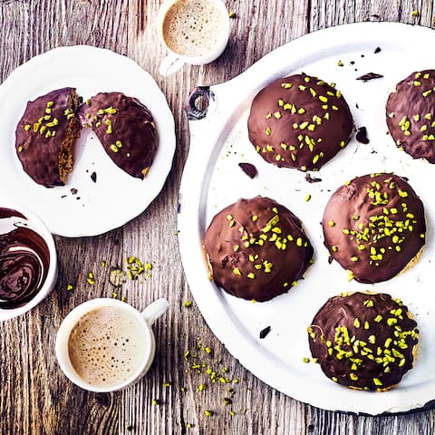 Lebkuchen mal besonders saftig – perfekt für einen Herbst-Nachmittag oder auch zu Weihnachten. Probieren Sie diese selbstgemachten Kartoffellebkuchen.