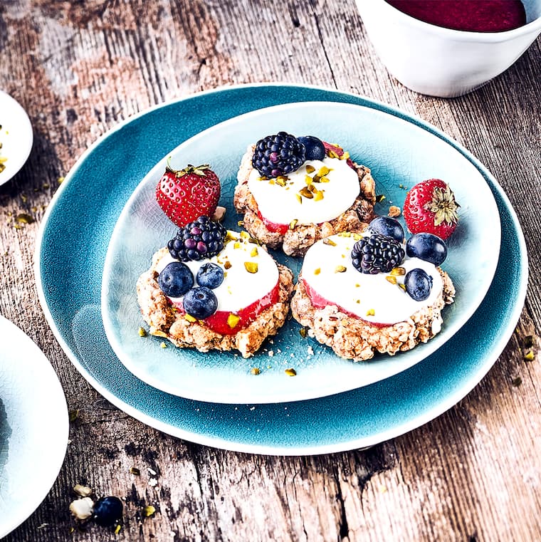 Knuspertörtchen mit Beeren