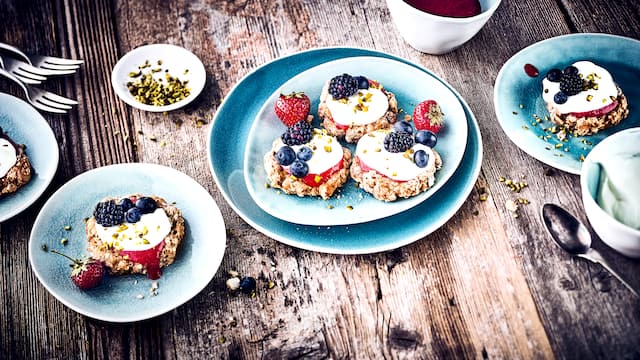 Knuspertörtchen mit Beeren