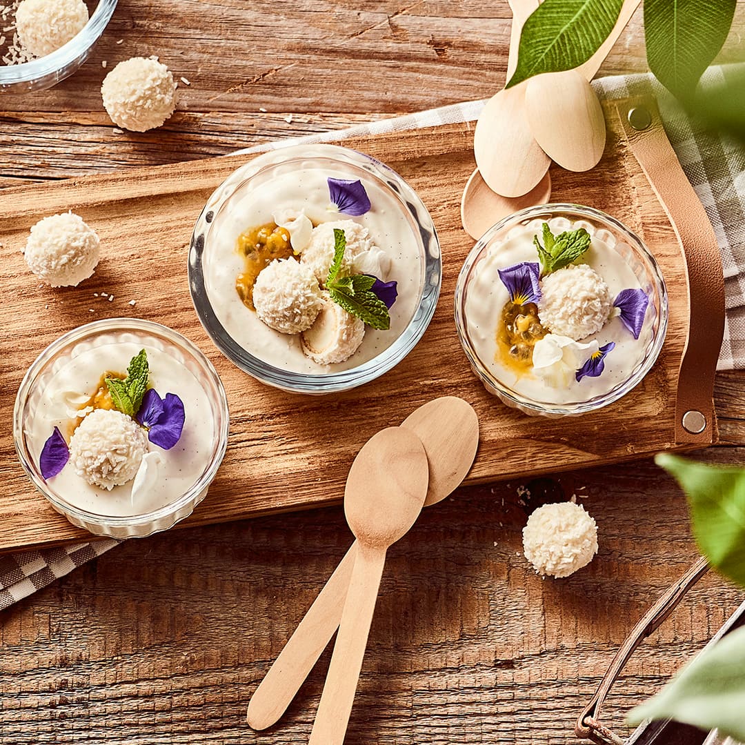 Kokos-Creme mit Passionsfrucht und Raffaello