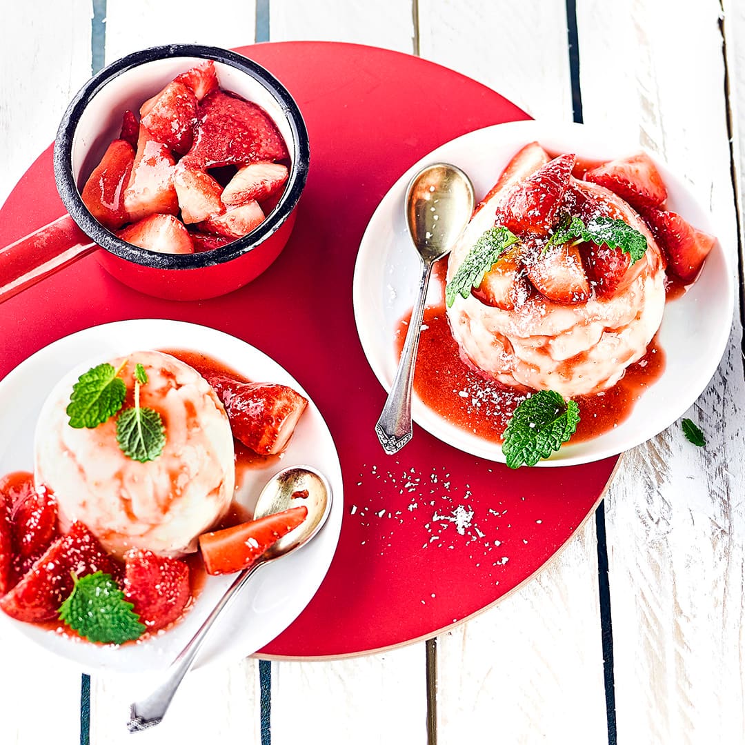 Kokospudding mit Erdbeeren