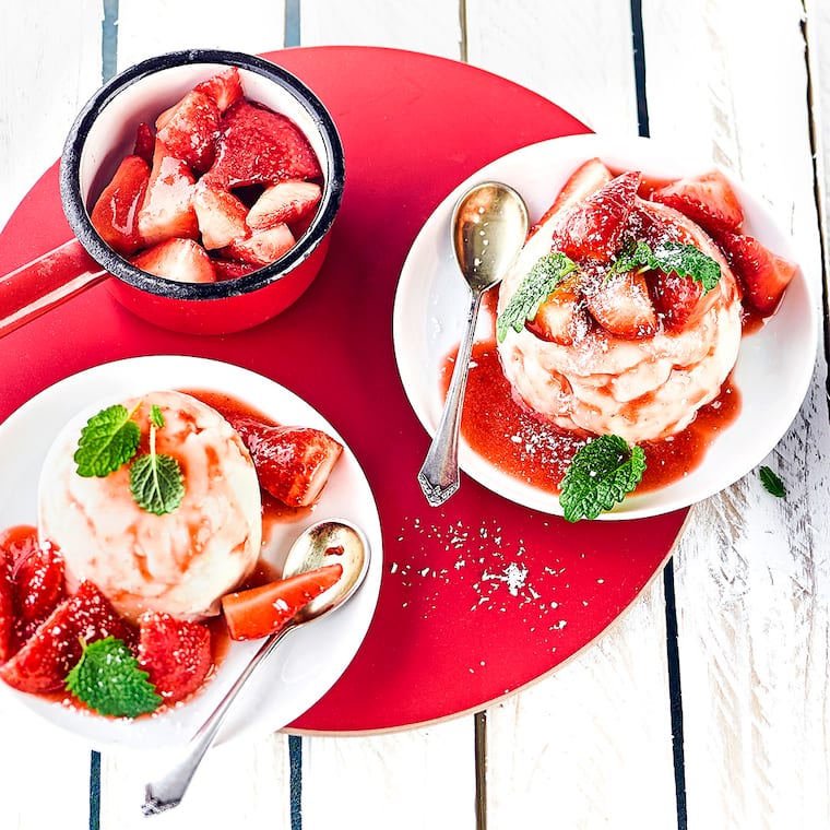 Kokospudding mit Erdbeeren