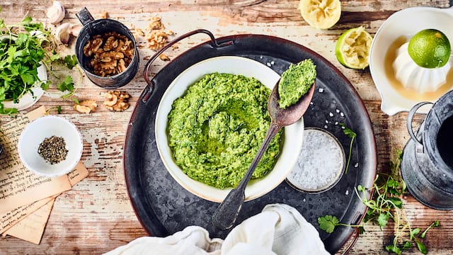 Koriander-Walnuss-Pesto