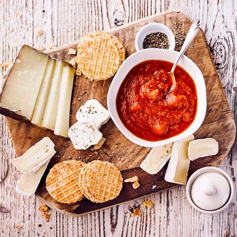 Unser Kürbis-Chutney-Rezept passt zu fast allem: Fleisch, Fisch, Käse, Reis- oder Pastagerichten, Crackern oder Brot. Und das Beste: Es ist blitzschnell gemacht.