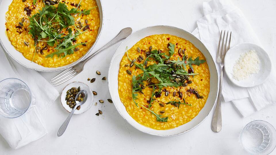 Kürbis-Risotto mit Rauke und Kürbiskernen