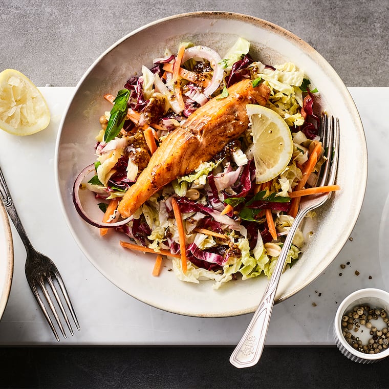 Lachs auf Chinakohl