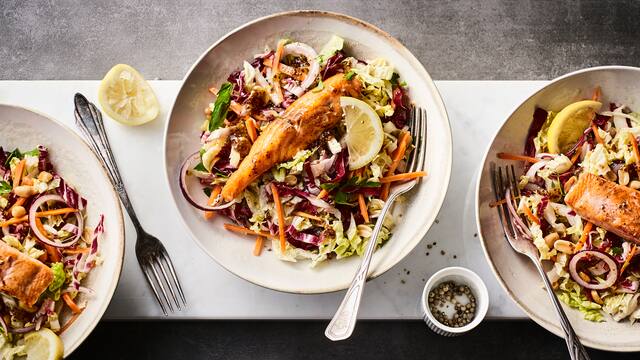 Lachs auf Chinakohl 