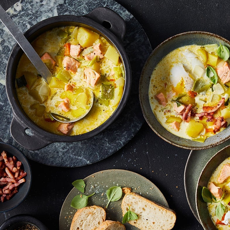 Lachs-Kartoffel-Suppe mit pochiertem Ei