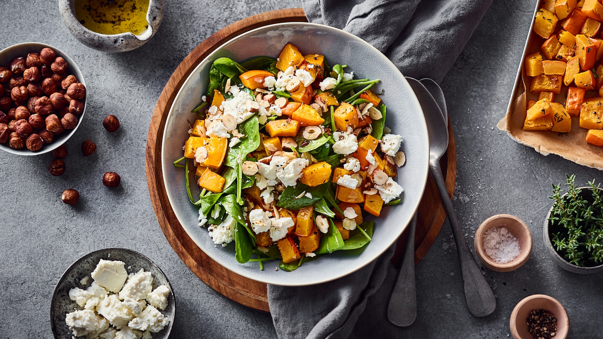 Lauwarmer Kürbis-Spinat-Salat mit Haselnüssen