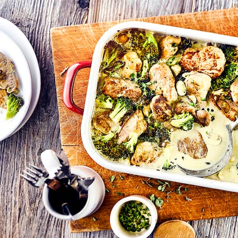 LendentopfLendentopf mit Schweinefilet, Brokkoli und Champignons in Auflaufform