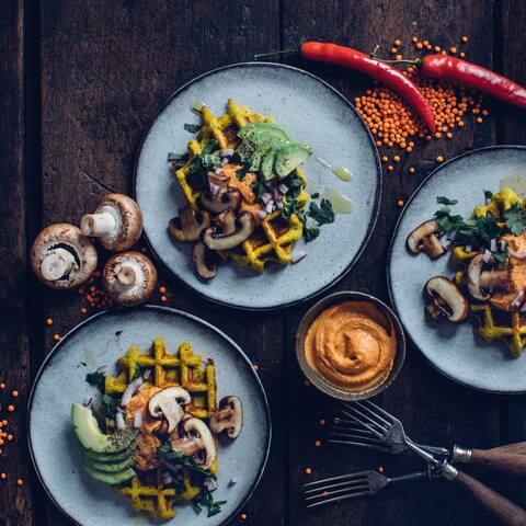 Waffel-Liebe geht durch den Magen: Unsere selbstgemachten Linsen-Waffeln sind super knusprig, ruckzuck fertig und richtig lecker!