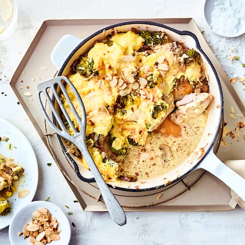 Wenn es abends einmal nicht so viele Kohlenhydrate sein sollen, haben wir hier genau das Richtige für Sie: Unser Rezept für Low-Carb-Hähnchen mit Brokkoli und Champignons.