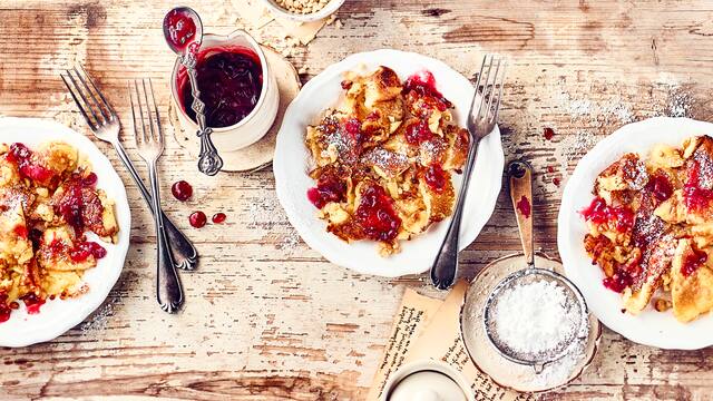 Mandelschmarrn mit Beeren