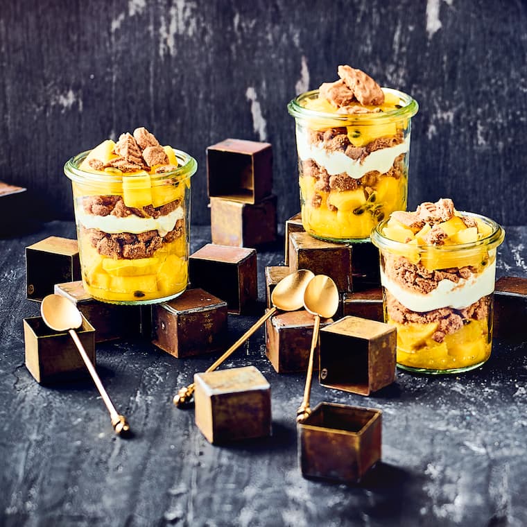 Mango-Ananas-Schichtdessert