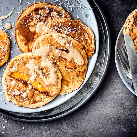 Mango-Pancakes mit Karamell 