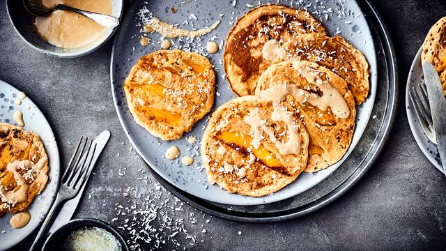 Mango-Pancakes mit Karamell