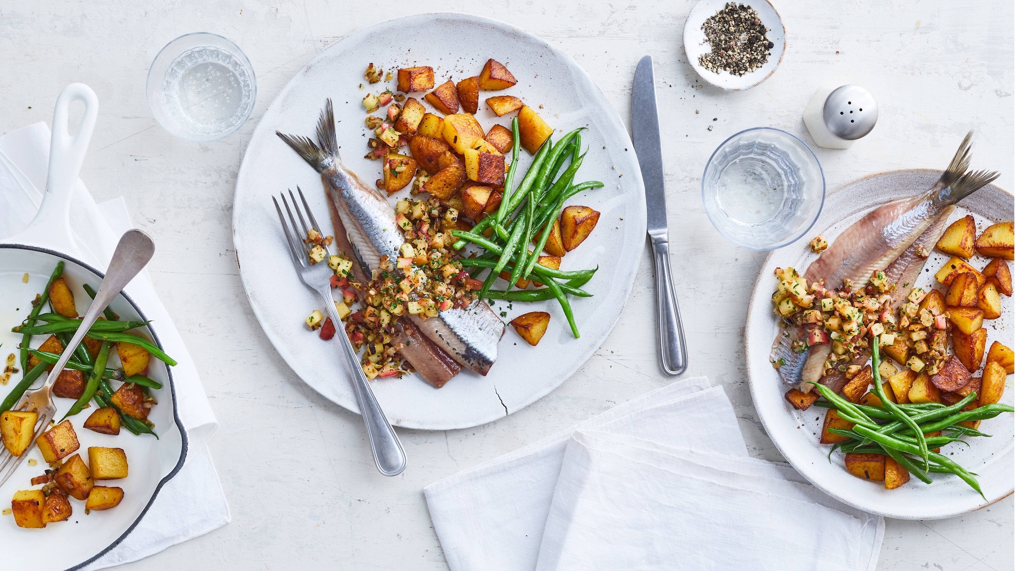 Matjes mit Bratkartoffeln und Apfel-Speck-Stippe