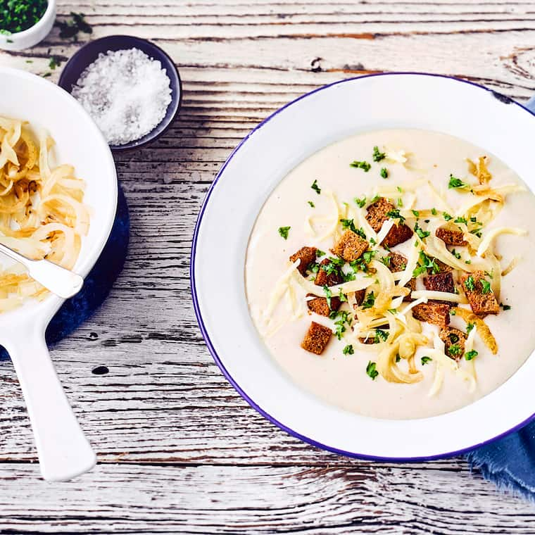 Mehlsuppe mit Käse